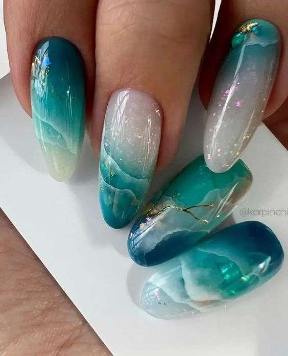 Dual-Tone Marble Nails